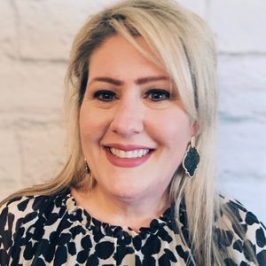 Meet your Posher, Lara